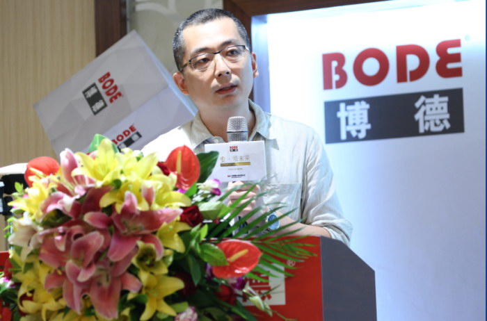 6廣職院&middot;設計應用中心副主任董保強設計師作瓷石輕奢設計交流.jpg