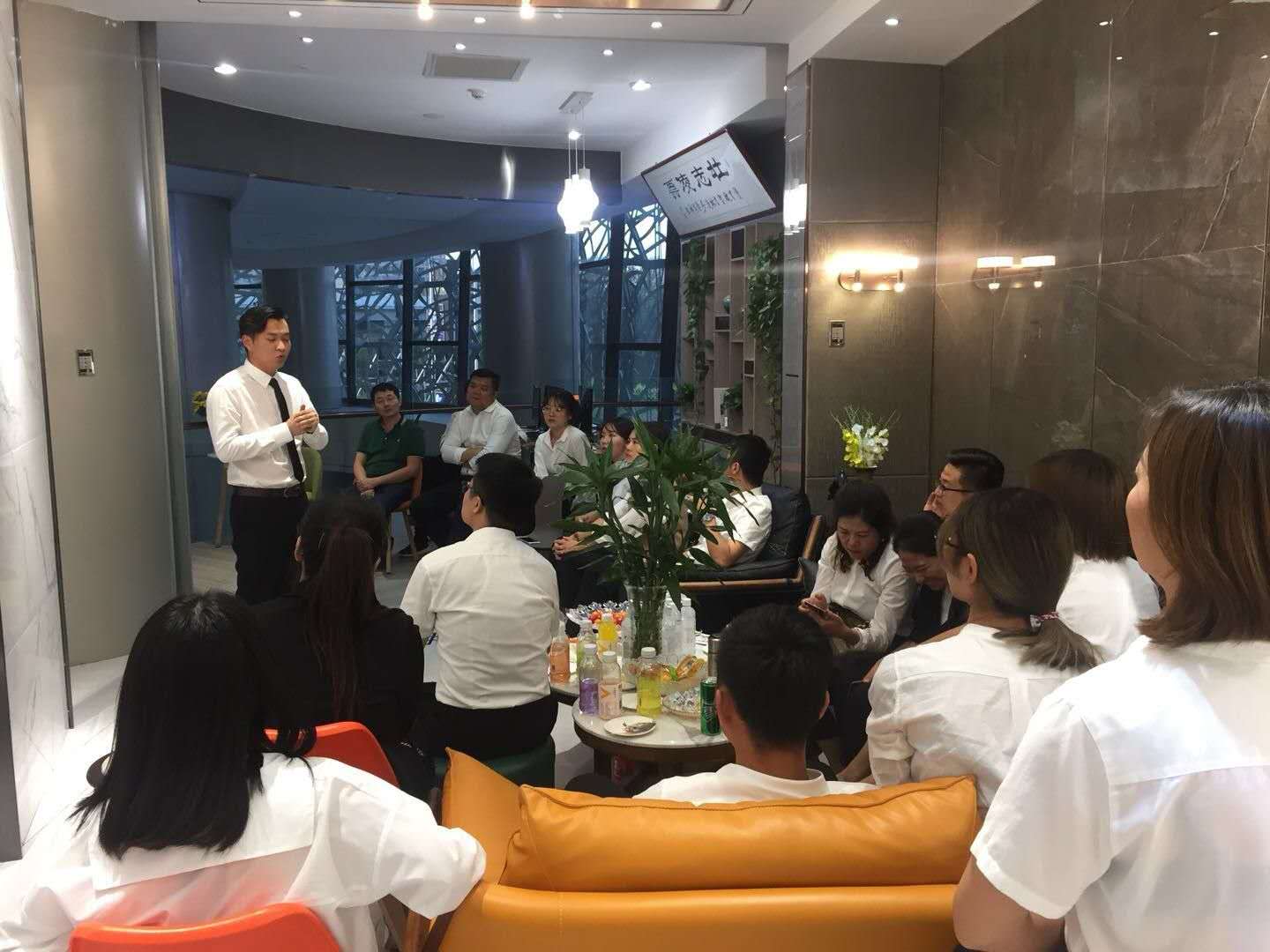 暗网APP下载网址與星藝裝飾領導交流